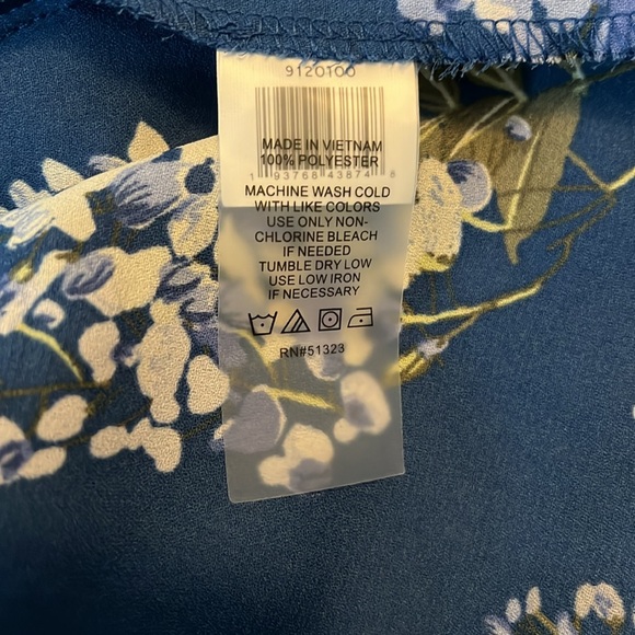 Vince Camuto wrap top - Picture 7 of 7